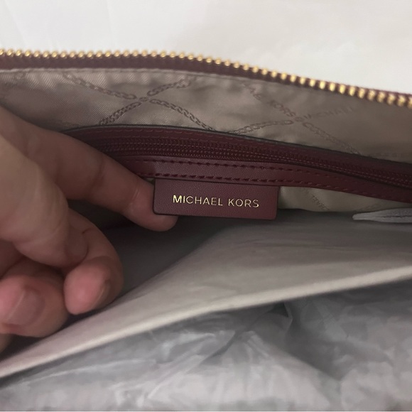 MICHAEL KORS Jet Set East West Top Zip Tote - Picture 8 of 9